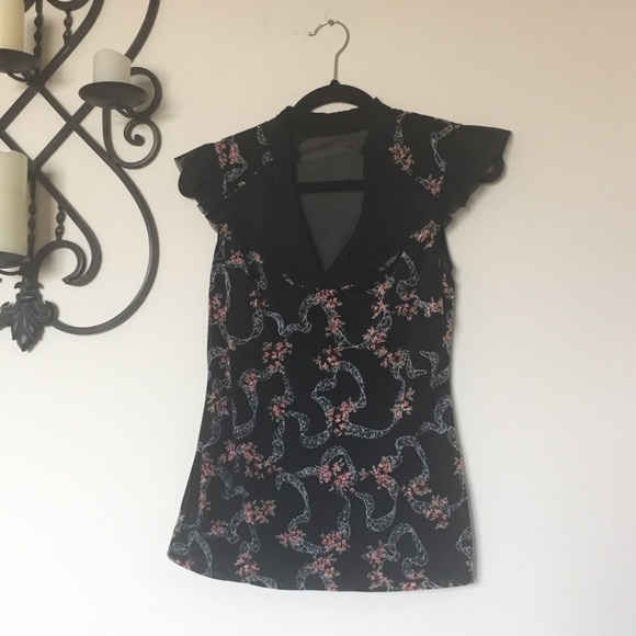 Guess Mesh Ruffle Sleeve Print Top Vneck Sz S - Picture 3 of 7
